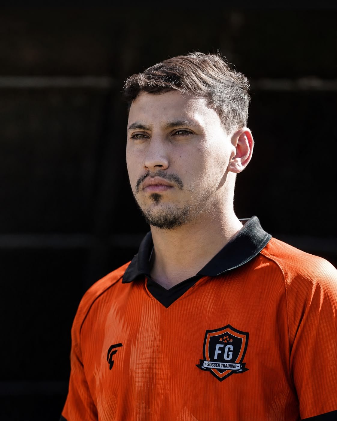 Felipe Gameiro, fundador e responsável pela Metodologia FG, com o uniforme laranja da FG